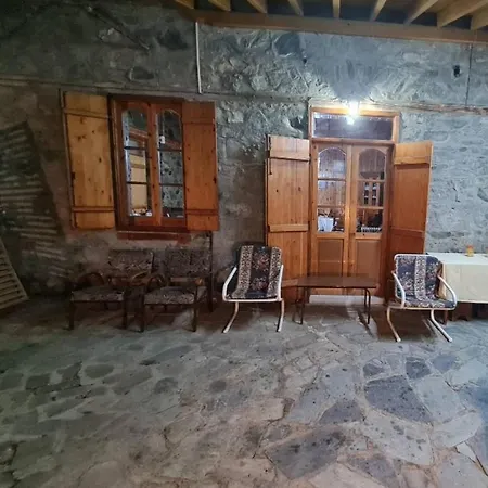 Elpiniki's Old House Villa Kalopanajótisz