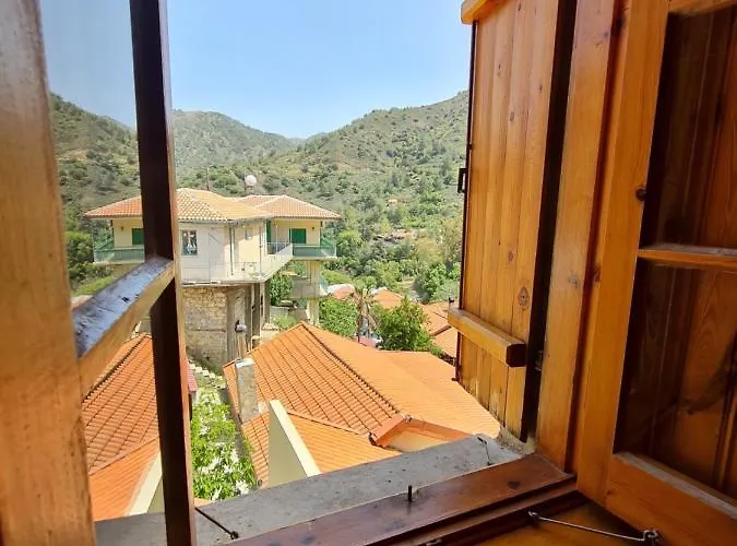 Elpiniki's Old House Villa